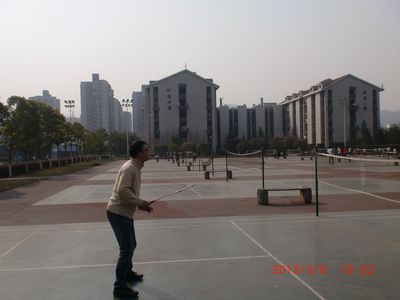 庆快乐节日,强团队体魄——永乐高ylg888888学生工作办公室第一届羽毛球赛顺利举行